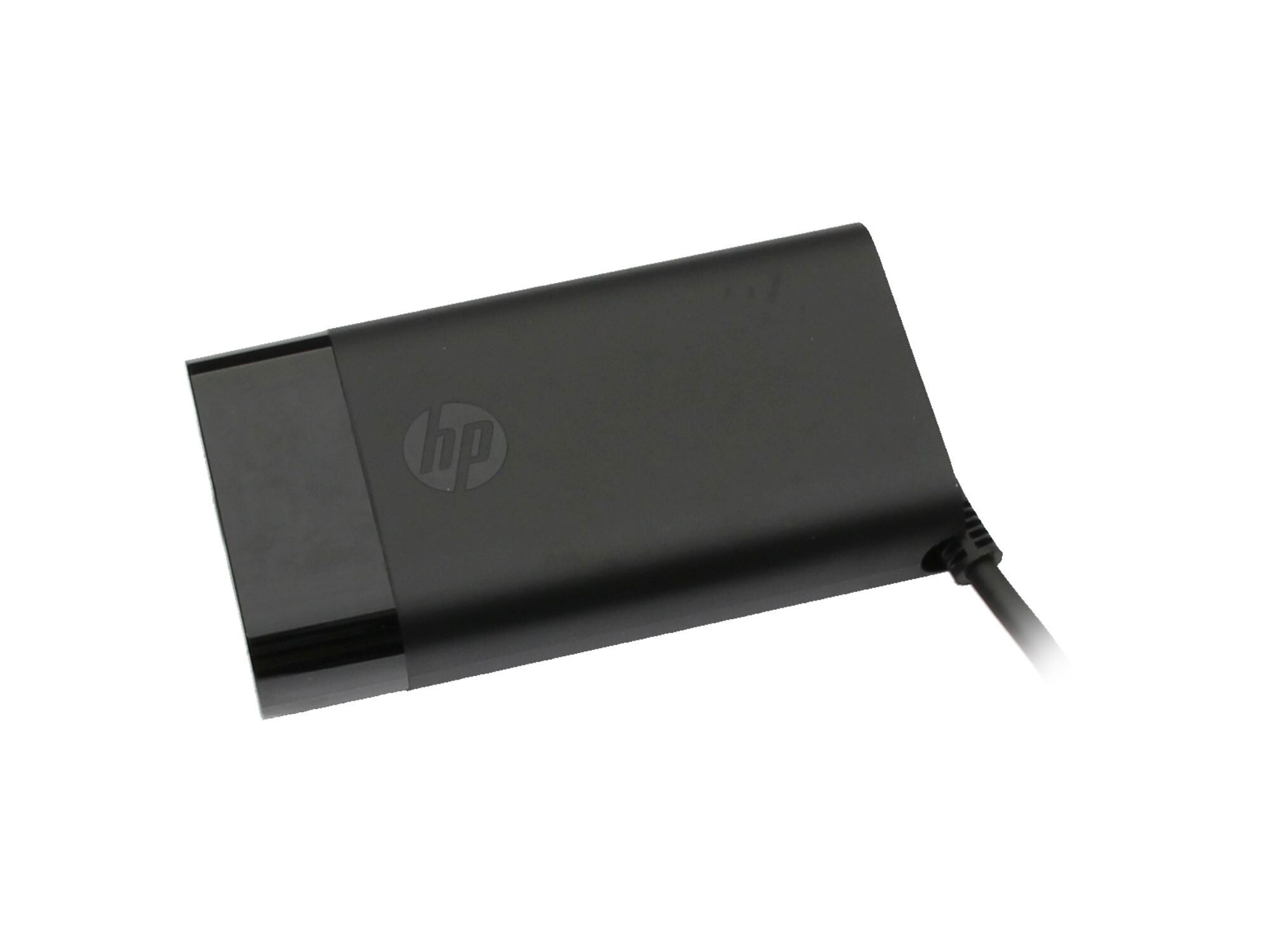 Schwarzer HP Netzteiladapter mit Kabel auf weißem Hintergrund.