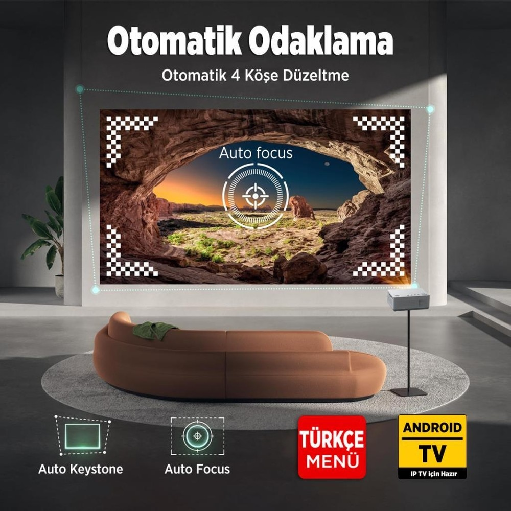 Projektör, bir kanjon gün batımı görüntüsünü bir ekrana yansıtıyor, önde kanepe.