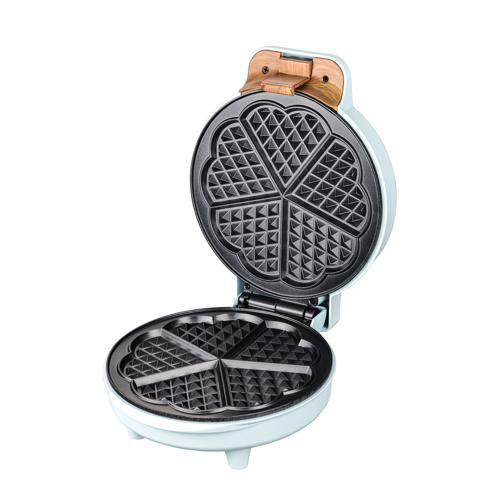 Kalp şeklinde yapışmaz plakalara ve ahşap vurgulara sahip açık mavi açık waffle makinesi.