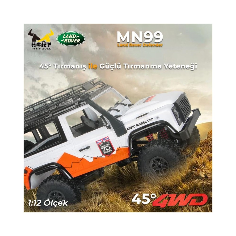 Tavan bagajlı beyaz bir Land Rover Defender RC kamyon yokuş yukarı gidiyor.
