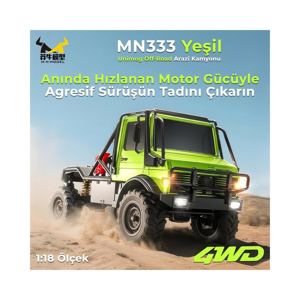 Yeşil 4WD RC arazi aracı kumda hızla ilerliyor. 1:18 ölçek.