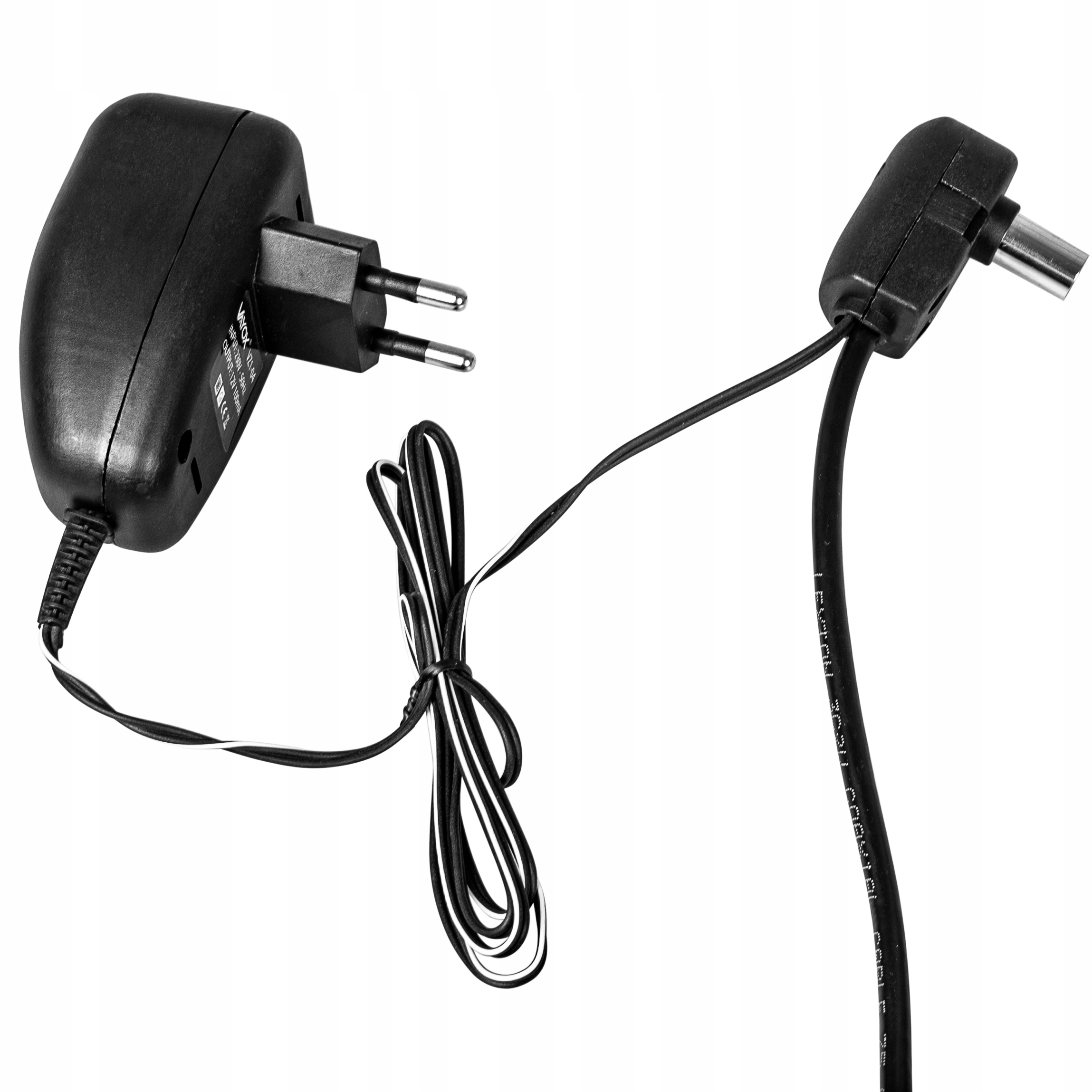 Zwei schwarze Netzteile mit Kabeln auf weißem Hintergrund. Eines mit Eurostecker, das andere mit einem runden Stecker.