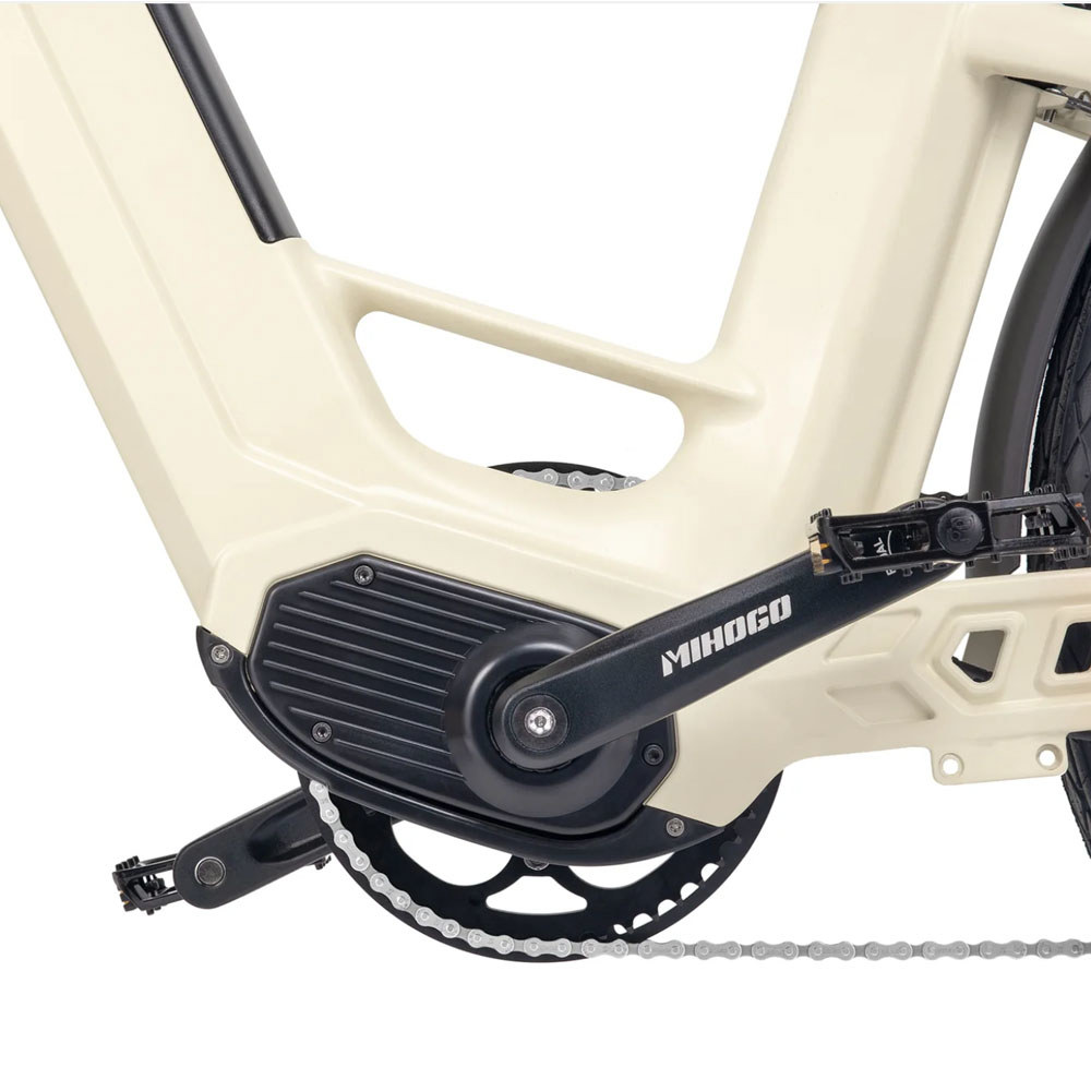 Primer plano del cuadro de bicicleta color crema y juego de bielas negro.