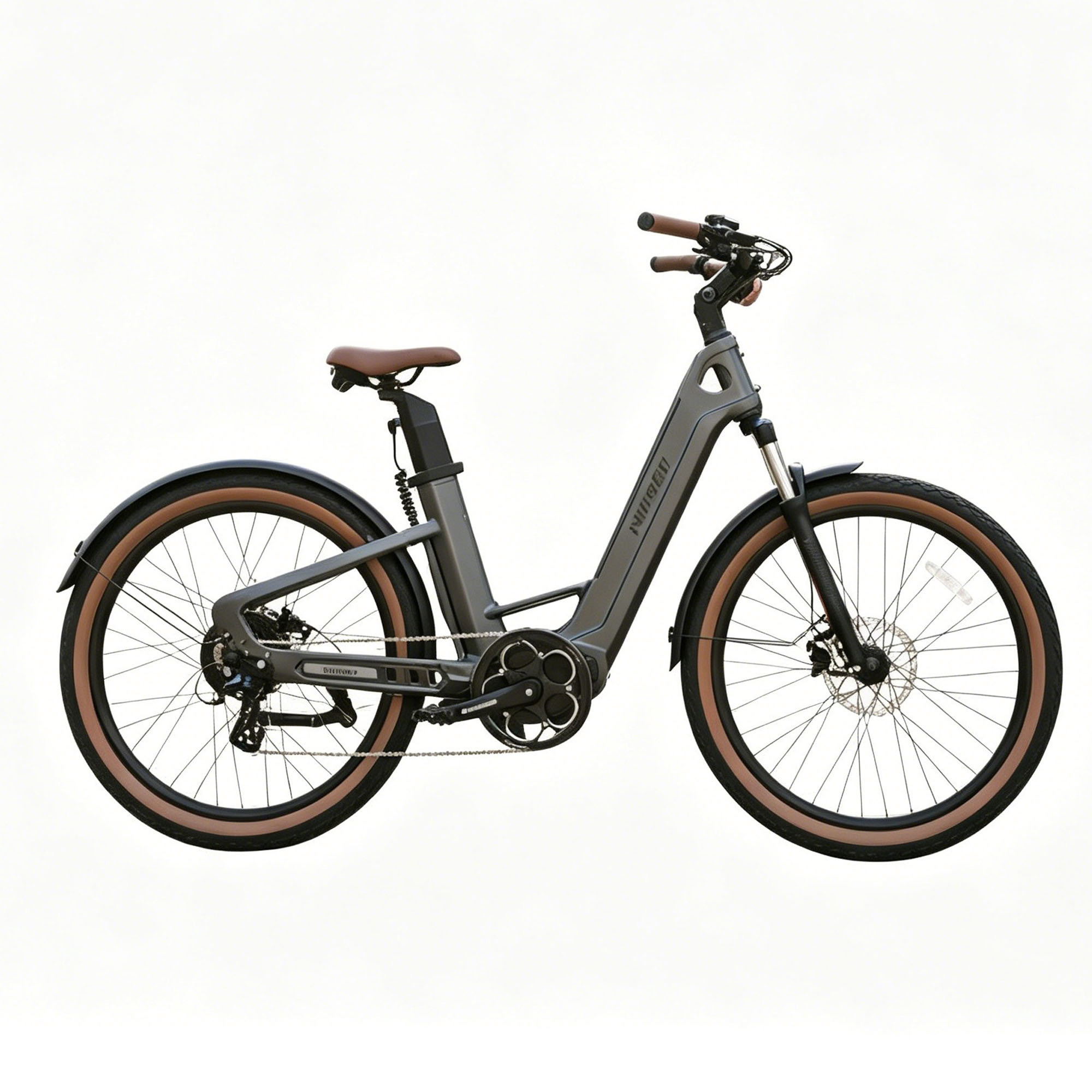 Bicicleta eléctrica gris con sillín marrón, manillar marrón y flancos de neumático marrones.