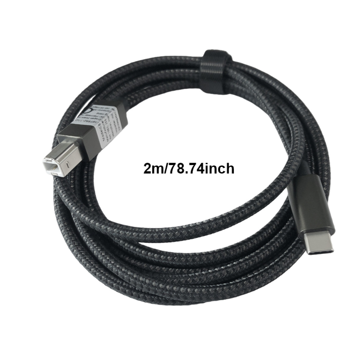 Schwarzes geflochtenes USB-Kabel mit USB-A und USB-C Anschlüssen. 2m lang.