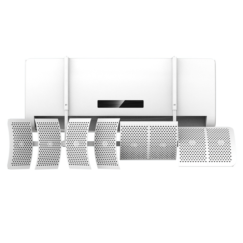 Weißer Router mit perforierten Metallpaneelen und Antennen, auf weißem Hintergrund.