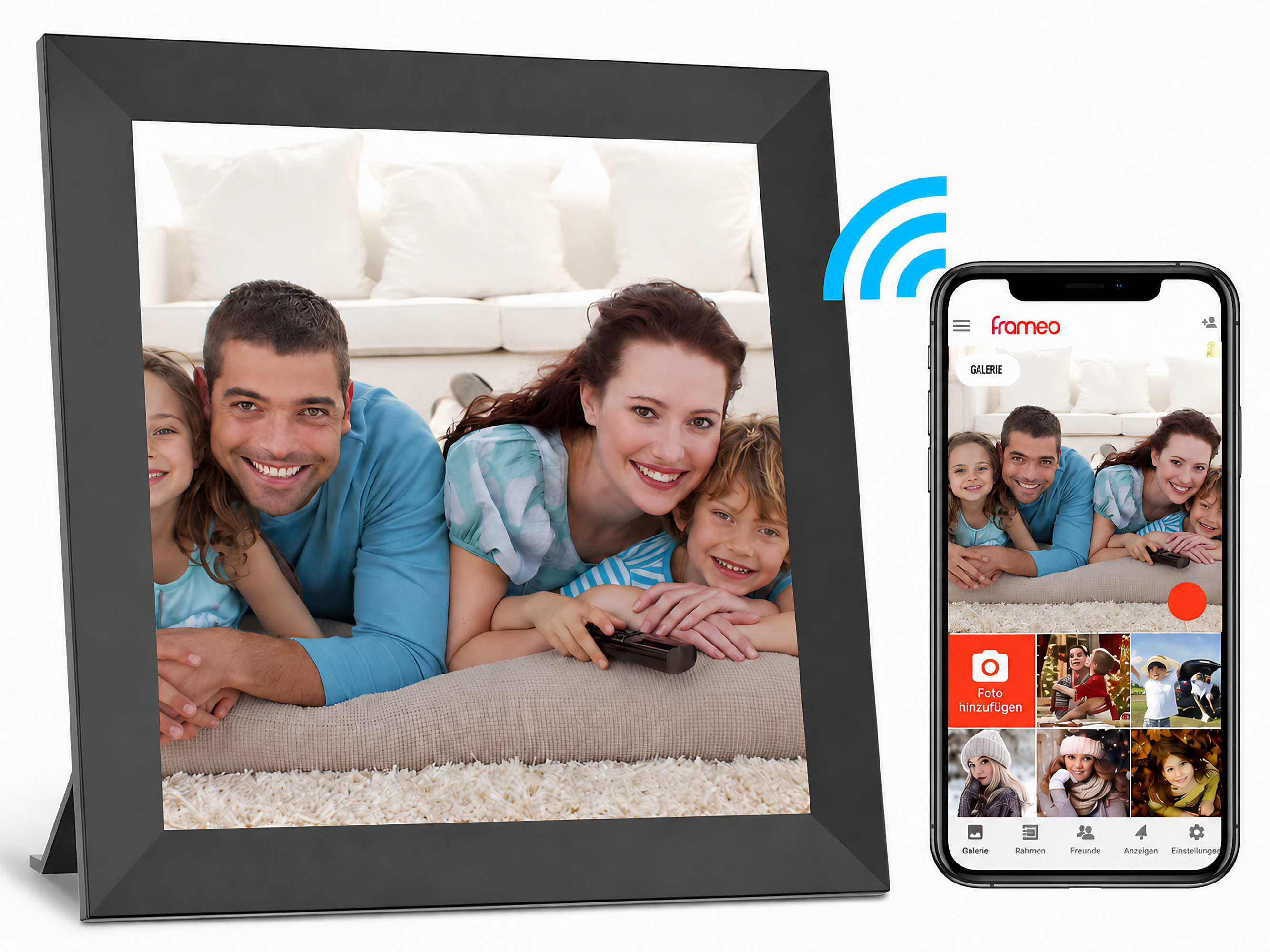 Ein digitaler Bilderrahmen zeigt eine lächelnde Familie. Daneben ein Smartphone mit der Frameo-App.