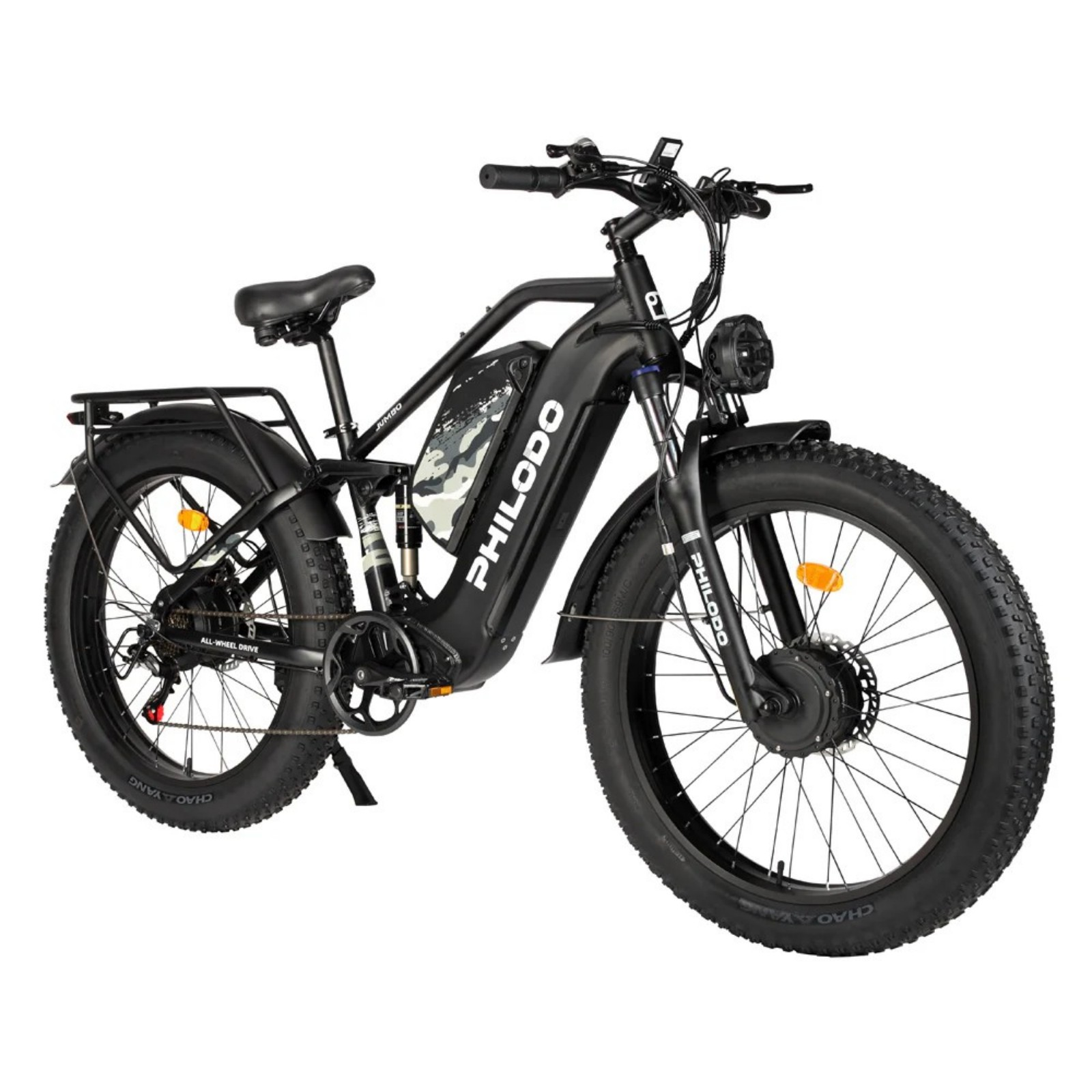 Czarny rower elektryczny typu fat bike z szerokimi oponami, amortyzacją i bagażnikiem.
