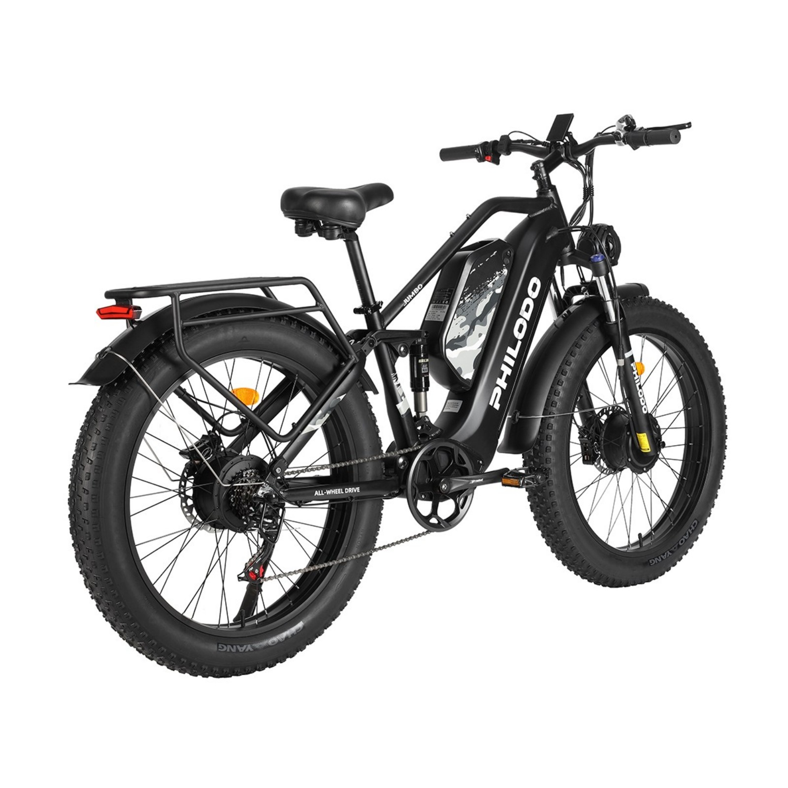 Czarny rower elektryczny typu fatbike z bagażnikiem i amortyzacją.
