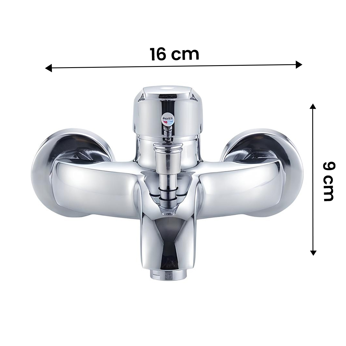 Ein glänzender Chrom-Wasserhahn mit Maßen von 16 cm und 9 cm.
