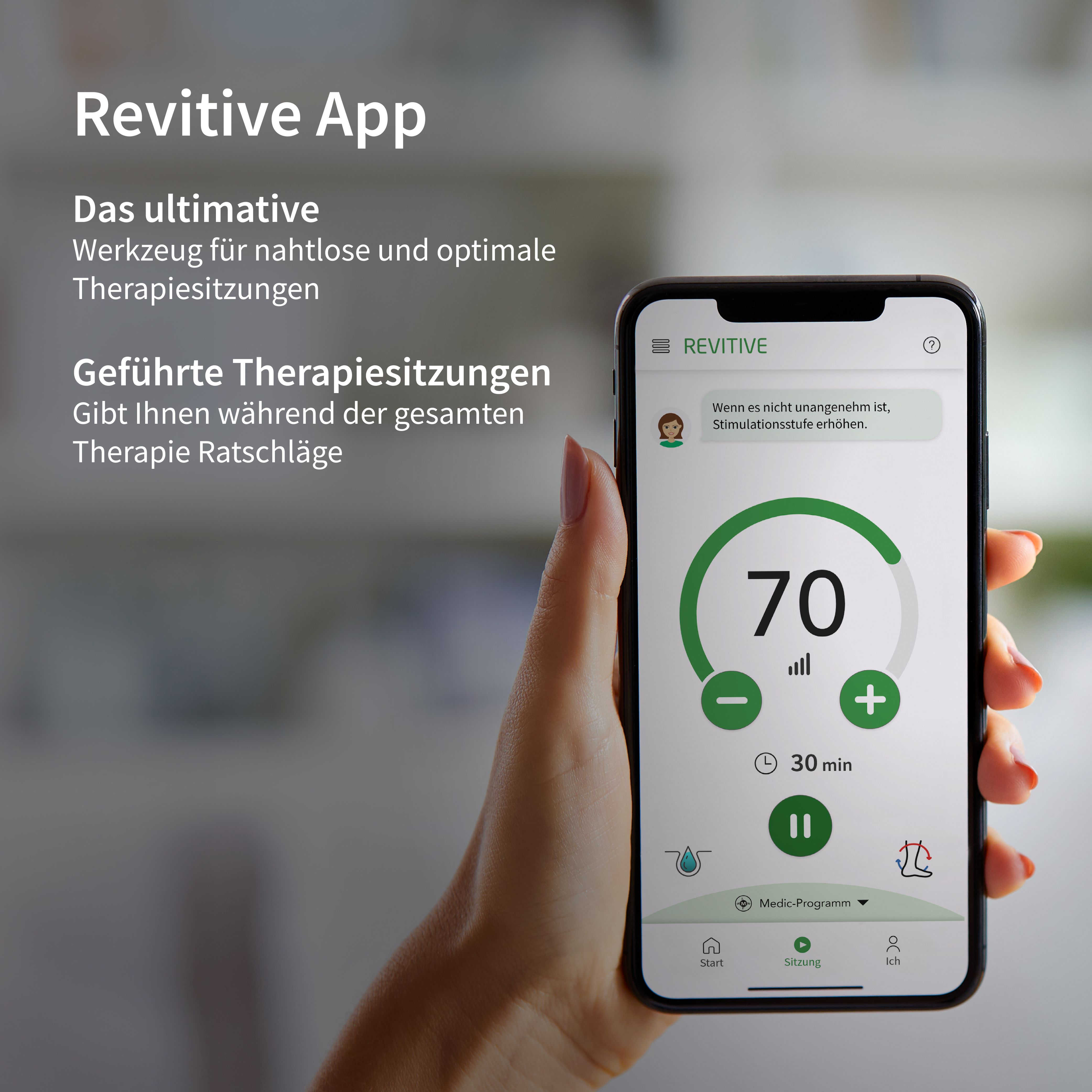 Eine Hand hält ein Smartphone mit der Revitive App. Die App zeigt 70 und 30 Min. an.