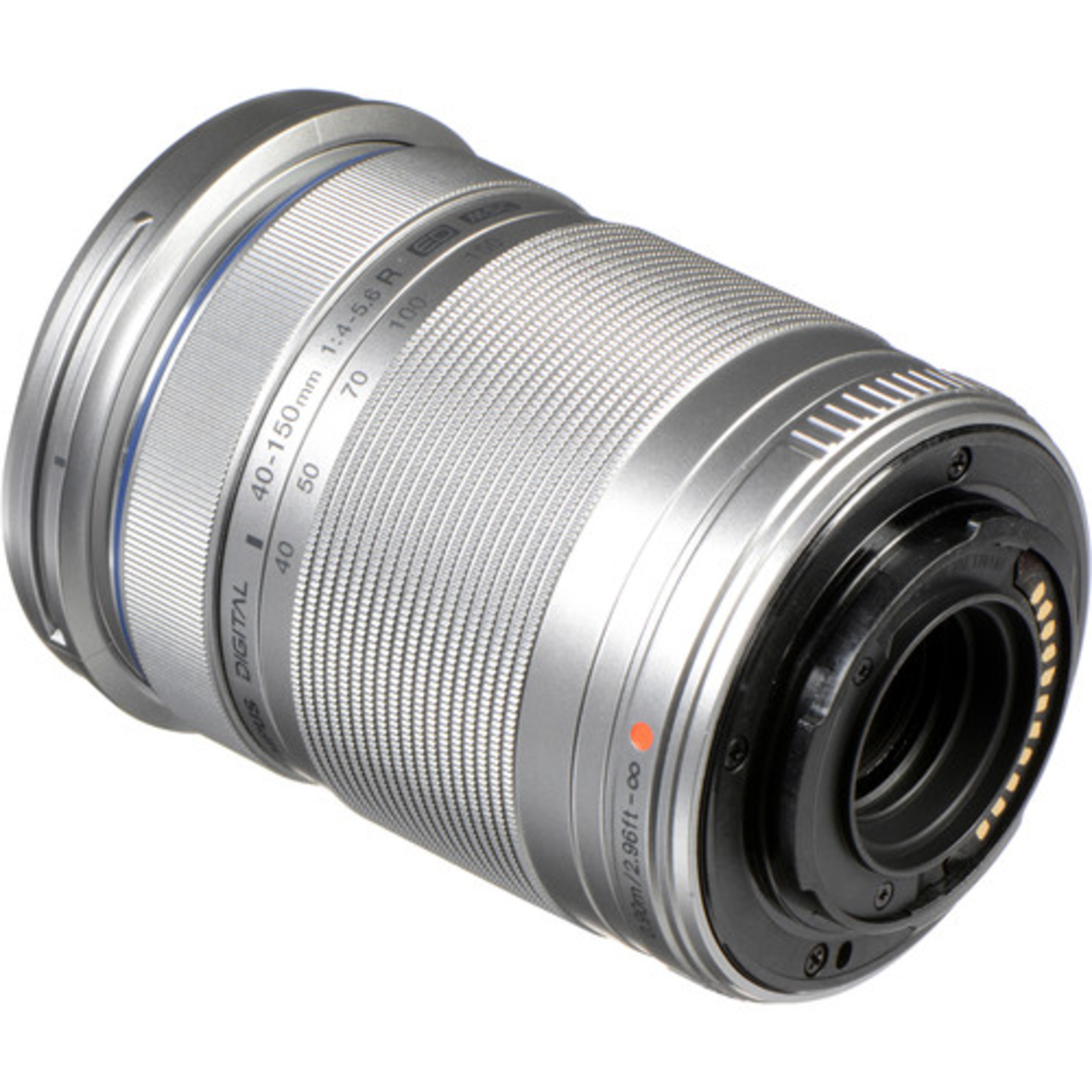 Obiettivo fotocamera argento con zoom 40-150mm, f/4-5.6. Sfondo bianco.
