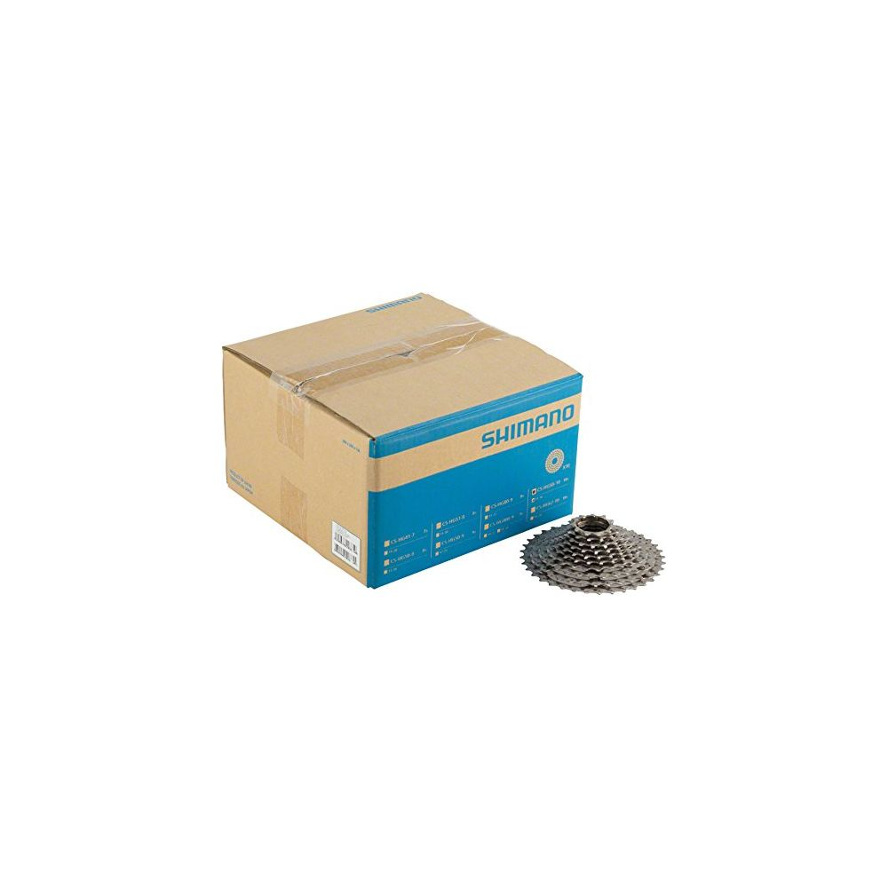 Shimano-Box mit Fahrradkassette daneben auf weißem Hintergrund.