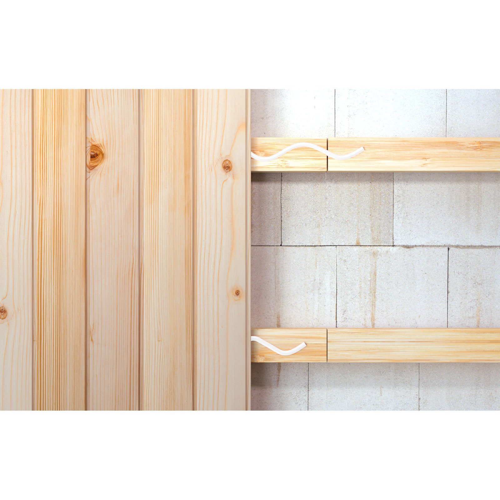 Holzpaneele treffen auf eine Wand aus Betonsteinen mit Holzbalken.