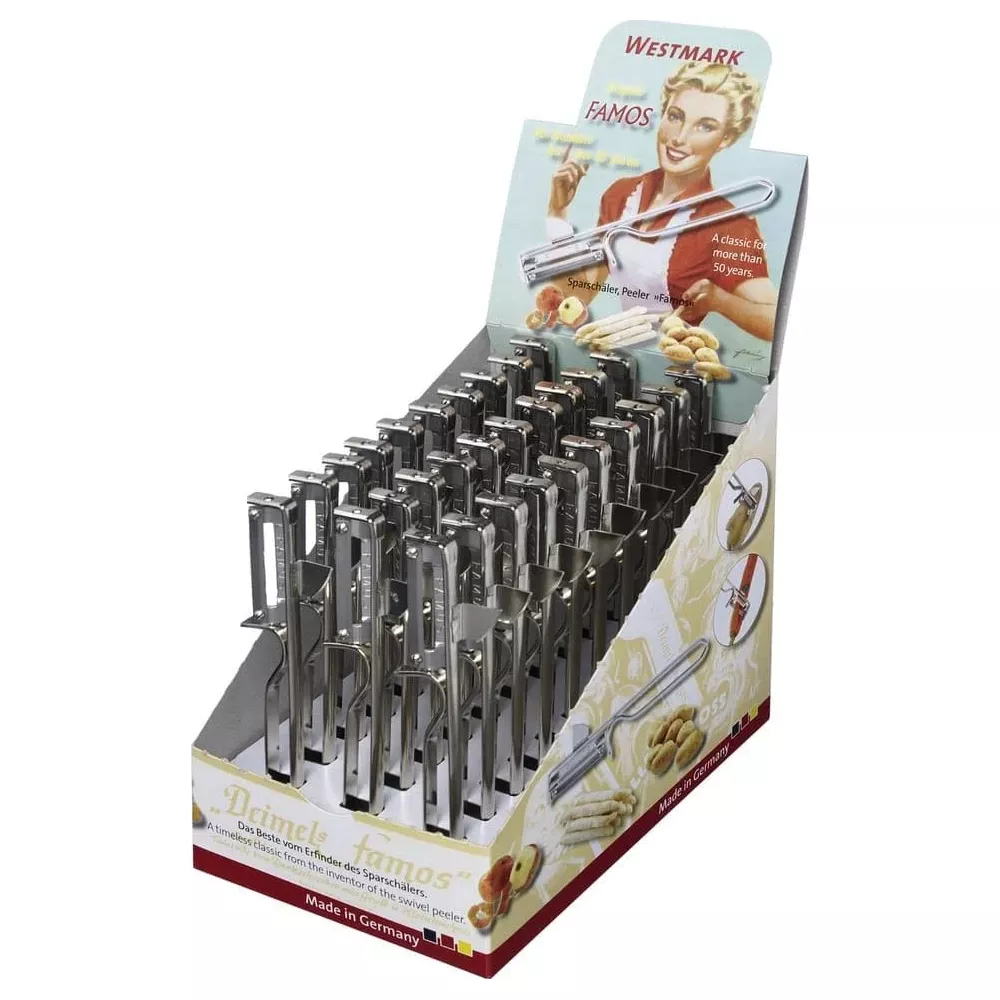 Eine Auslage mit vielen Sparschälern der Marke Westmark Famos, Made in Germany.