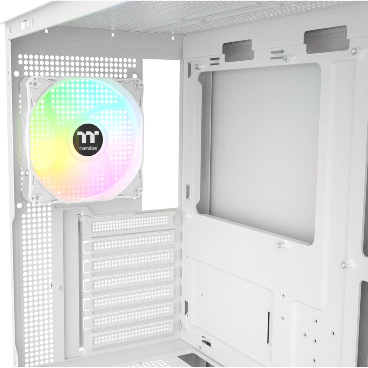 Ein weißes Computergehäuse mit einem bunten RGB-Lüfter vorne links.