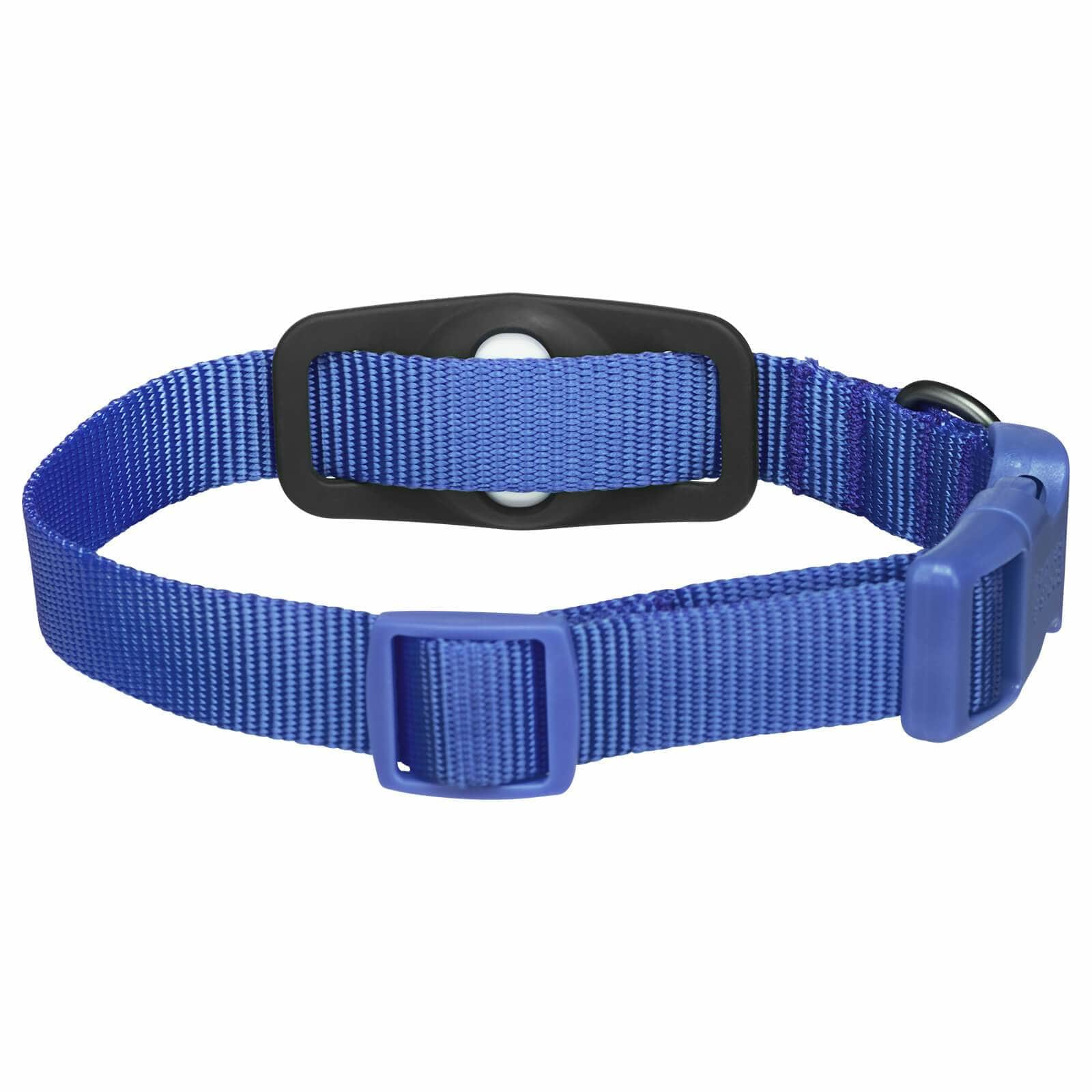 Ein blaues Halsband mit schwarzem und weißem Verschluss auf weißem Hintergrund.
