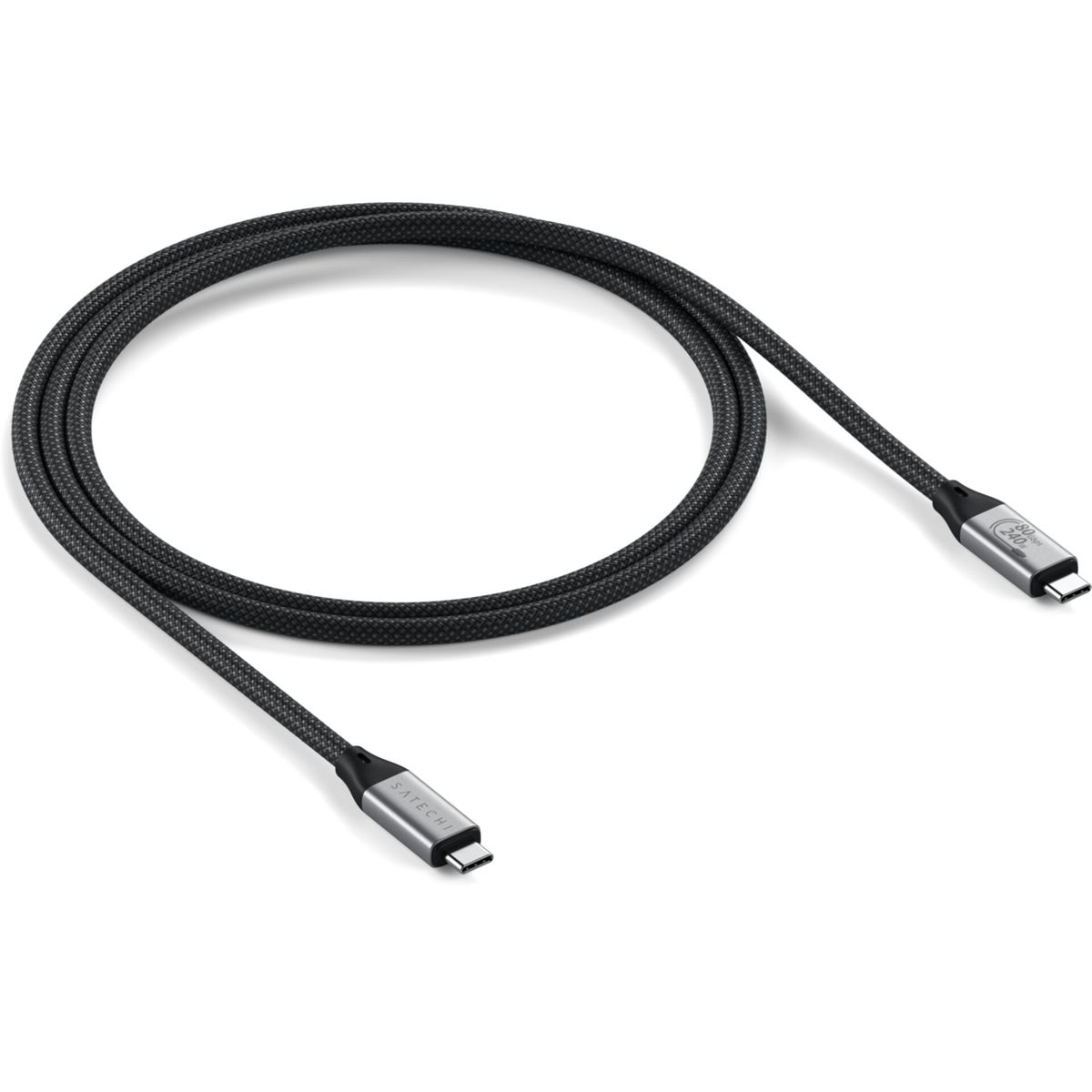 Ein schwarzes USB-C-Kabel mit zwei Anschlüssen, das auf einem weißen Hintergrund liegt.