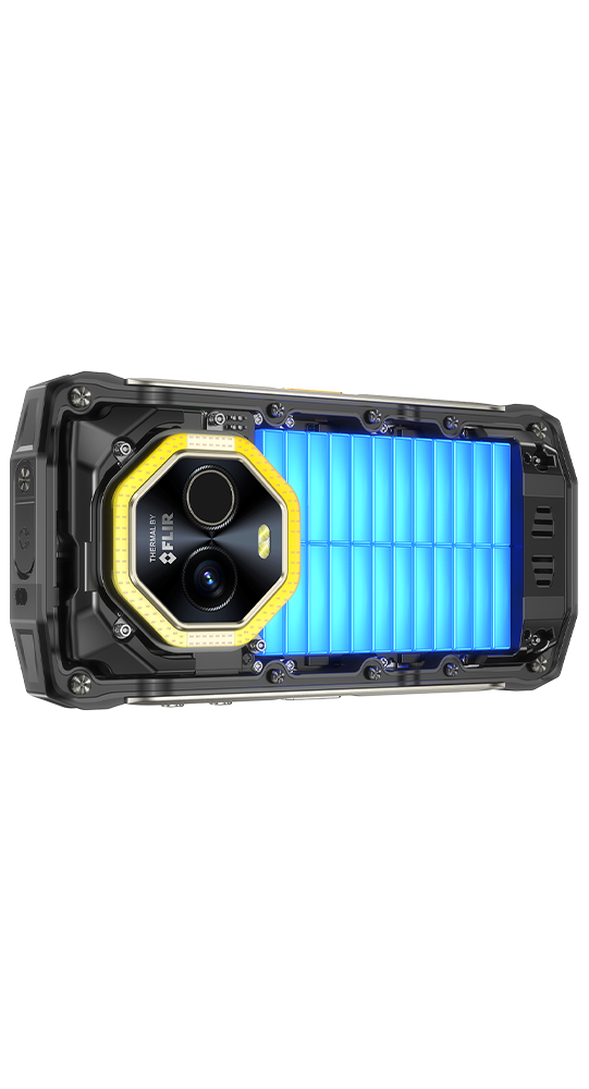 Robustes Smartphone mit gelbem Rahmen um die Kamera und blau beleuchtetem Akkufach.