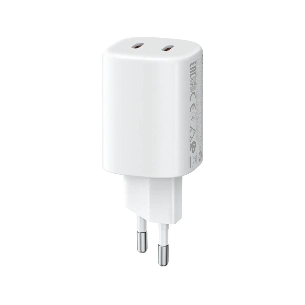 Un cargador USB blanco de doble puerto con clavijas plateadas, sobre fondo blanco.