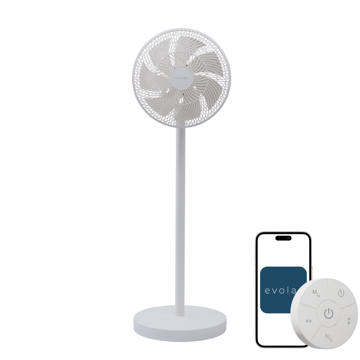 Een witte staande ventilator met afstandsbediening en smartphone.