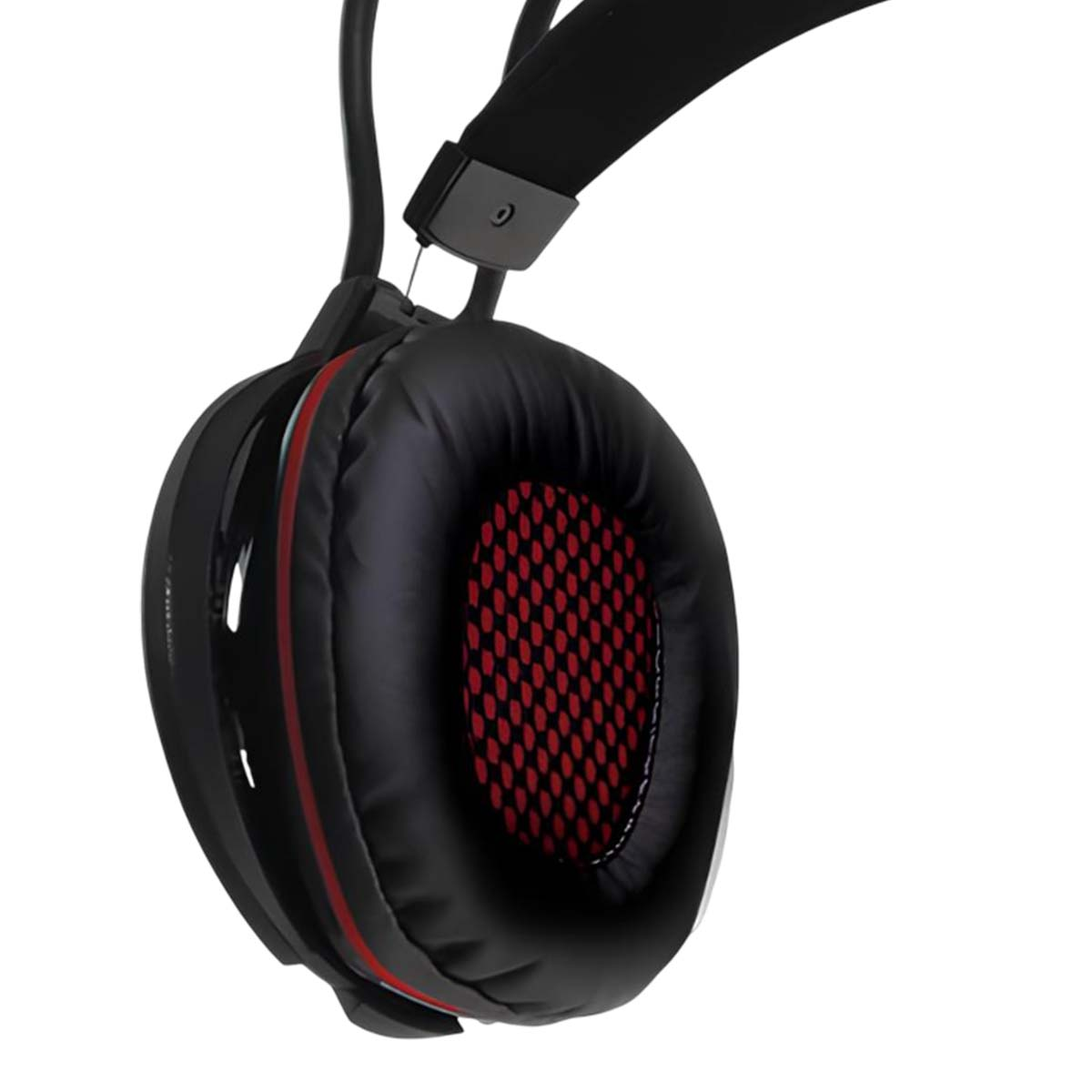 Casque noir avec grille et bordure rouges, vue rapprochée