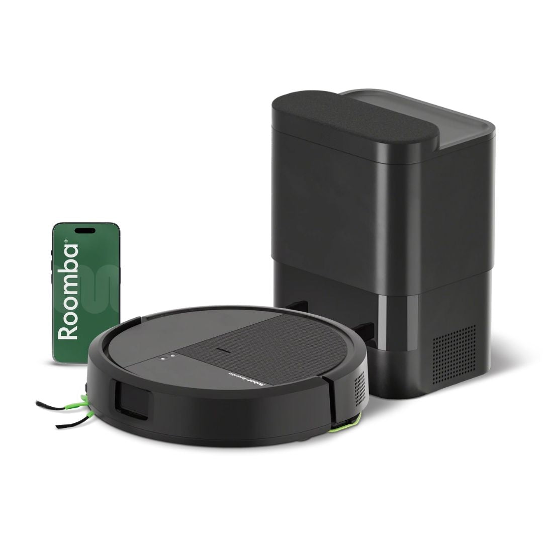 Un robot aspirador negro, base de carga y teléfono.