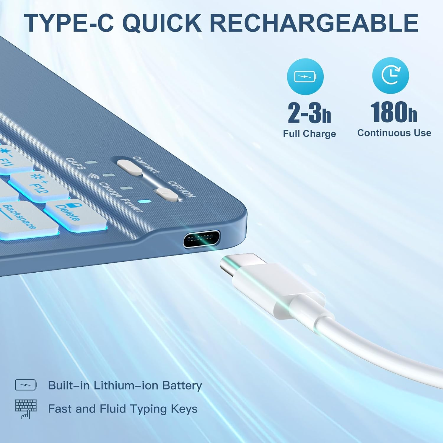 Ein blaues Keyboard mit USB-C-Ladekabel, das zum Aufladen angeschlossen ist.