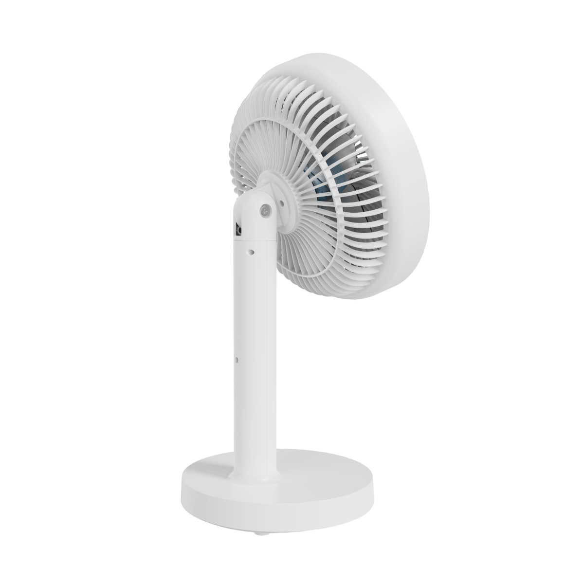 Ein weißer Standventilator mit rundem Sockel und verstellbarem Kopf.