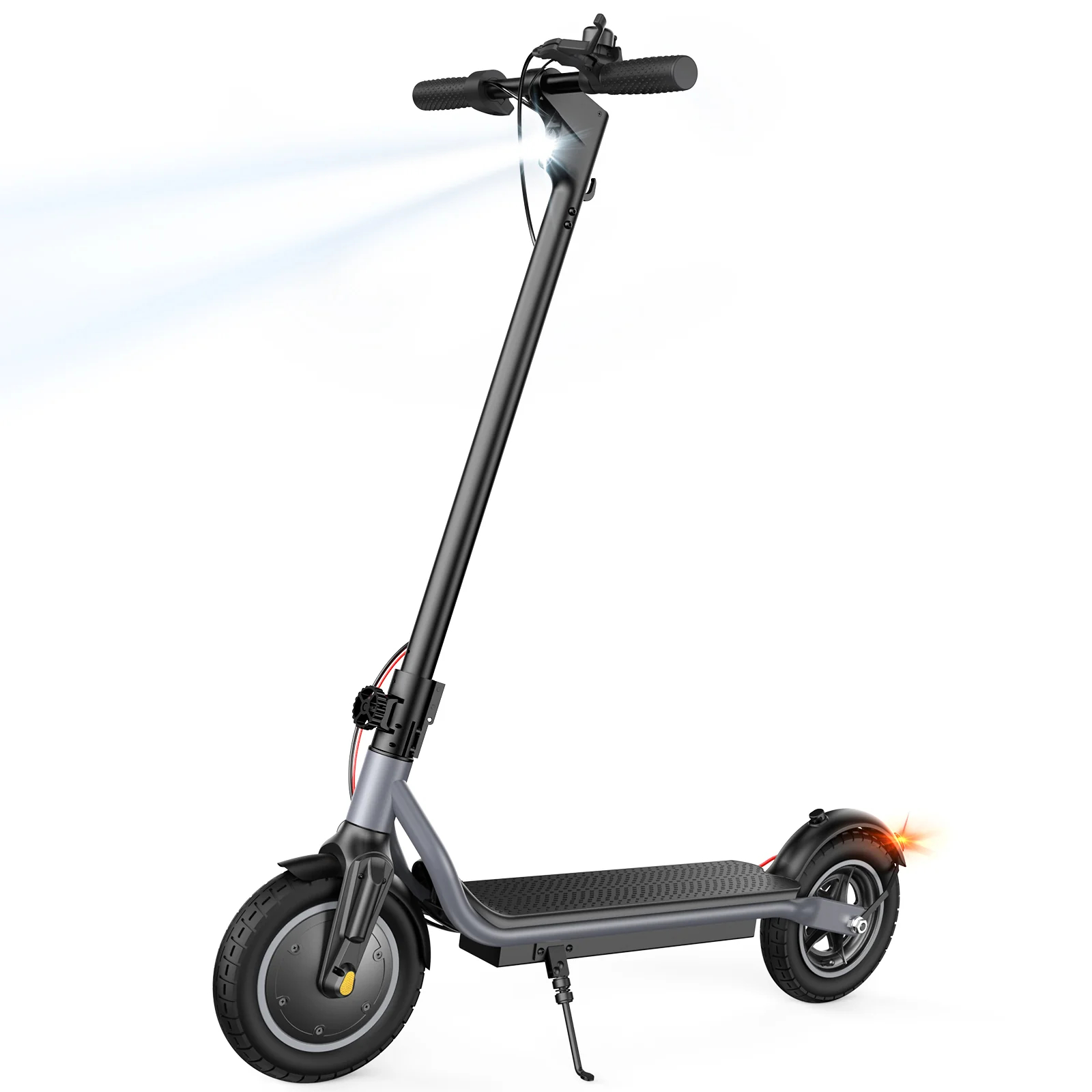 Uno scooter elettrico nero con fari e fanali posteriori illuminati su sfondo bianco.