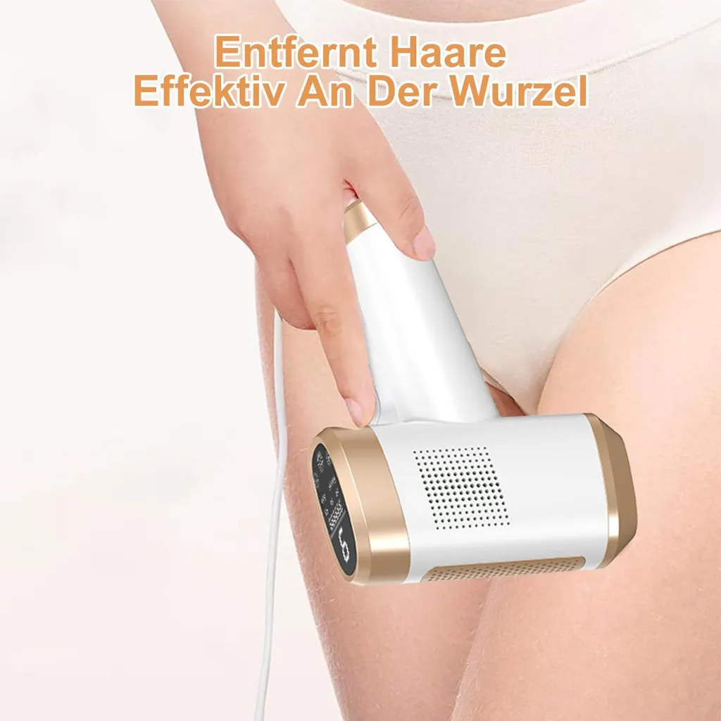 Eine Hand hält ein weißes und goldenes Haarentfernungsgerät an einer Hautpartie.