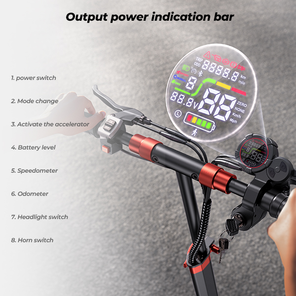 Display manubrio monopattino elettrico mostra velocità, batteria e modalità. Controlli etichettati.