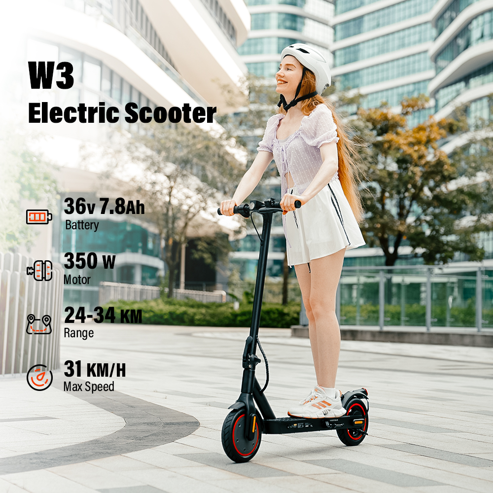 Giovane donna su monopattino elettrico, specifiche dettagliate visualizzate.