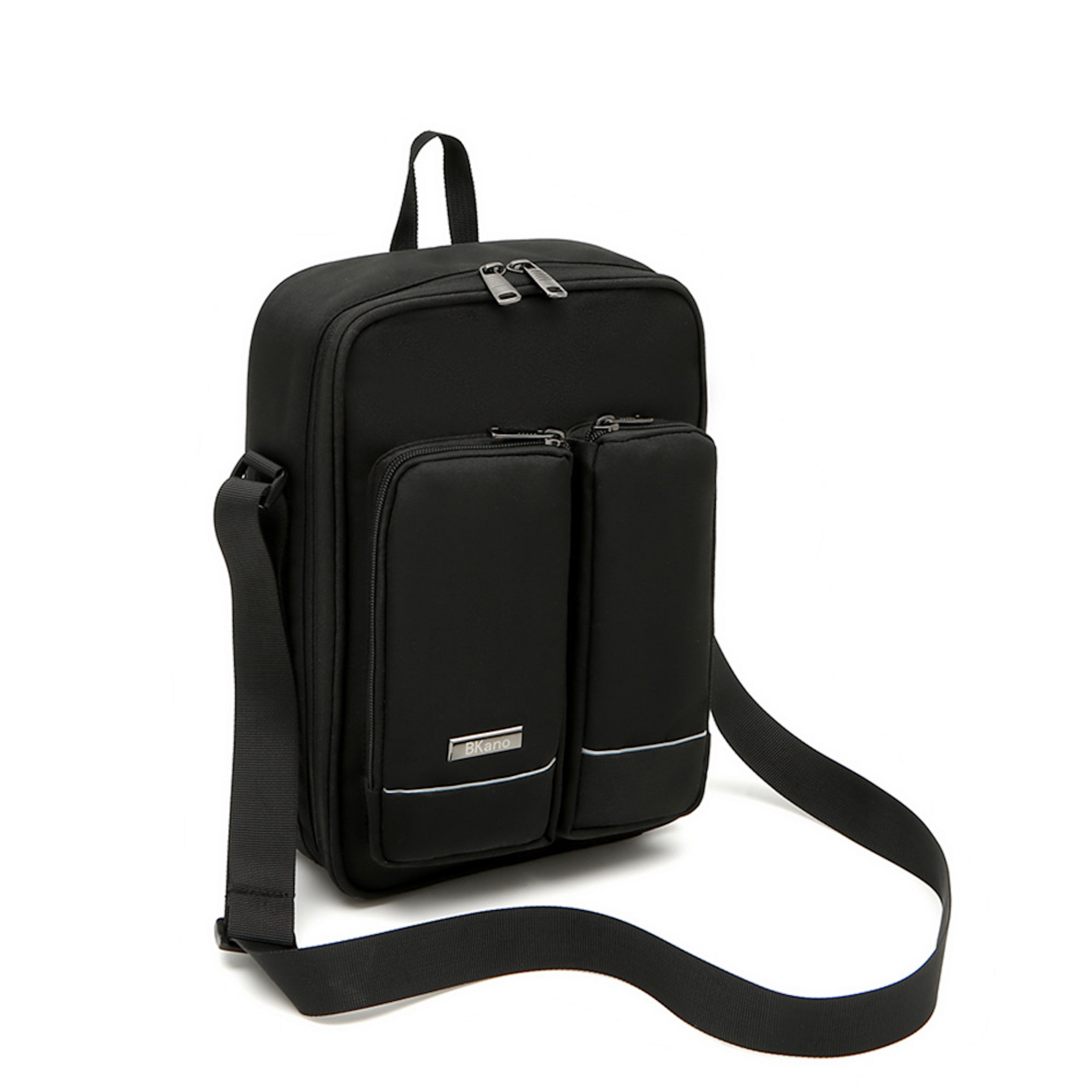 Bolso cruzado negro con dos bolsillos frontales y cremalleras plateadas.
