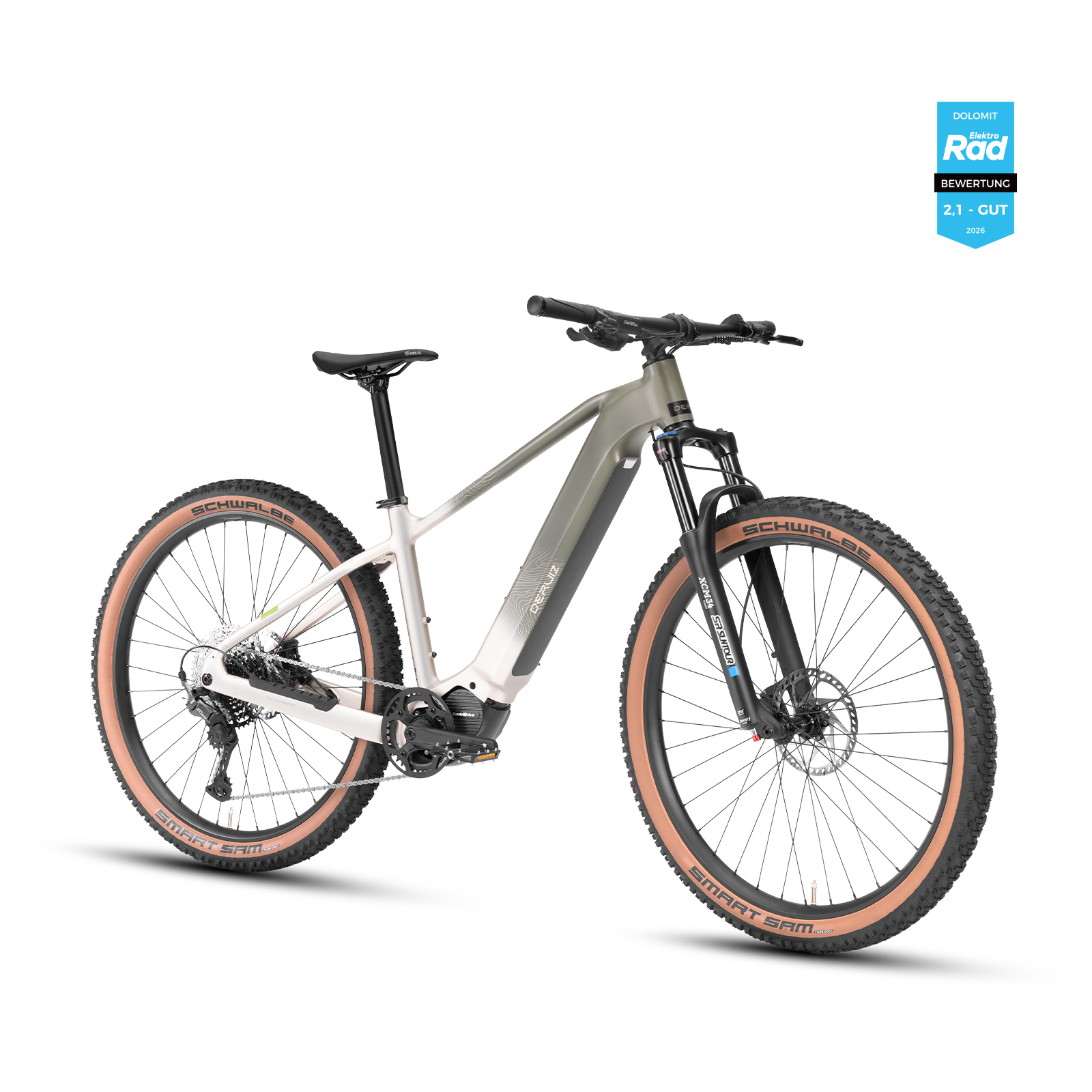 Ein hellgrünes und weißes E-Mountainbike mit braunen Reifen steht auf schwarzem Hintergrund.