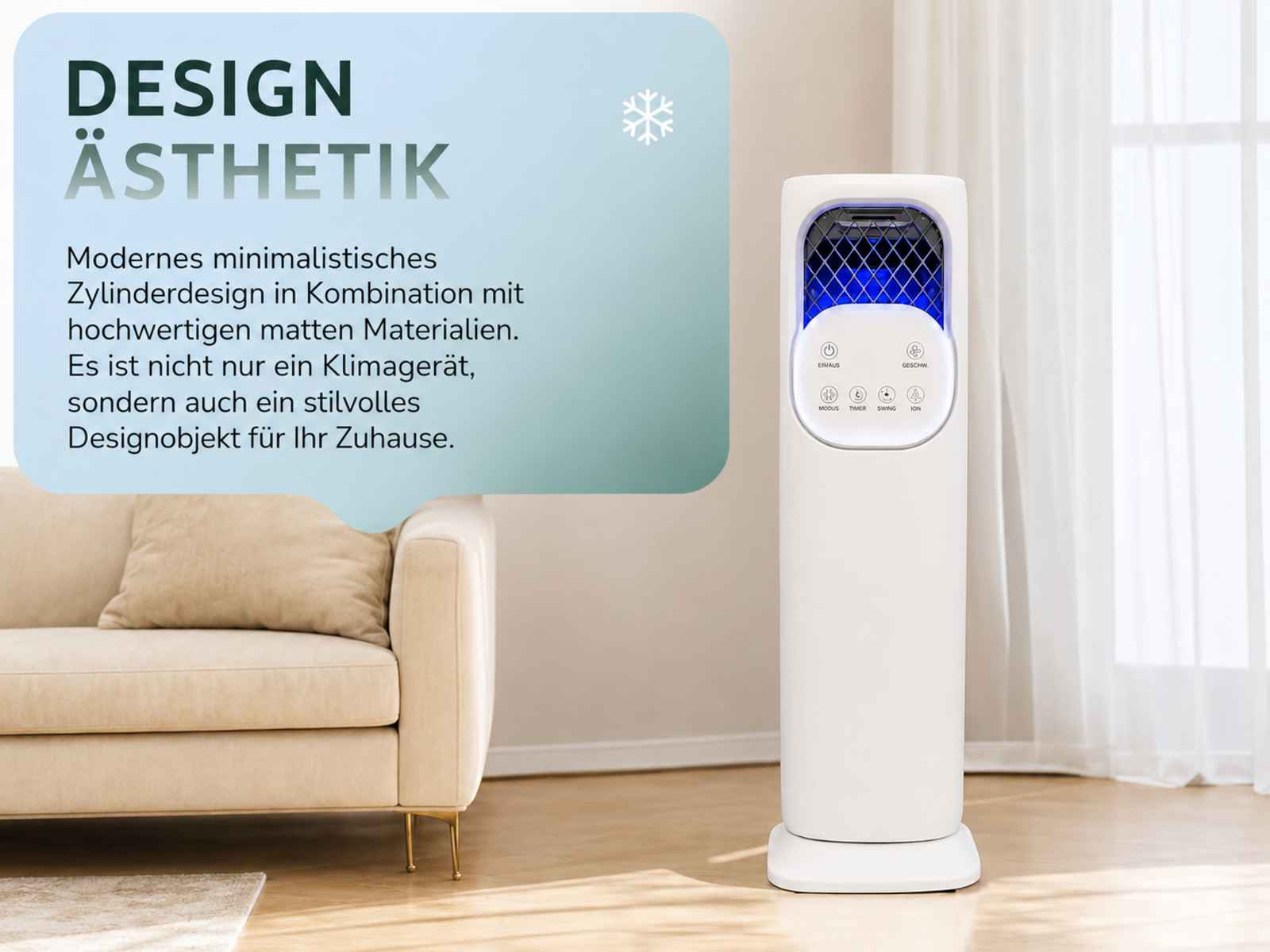 Ein schlankes Klimagerät steht neben einem cremefarbenen Sofa. Text links.