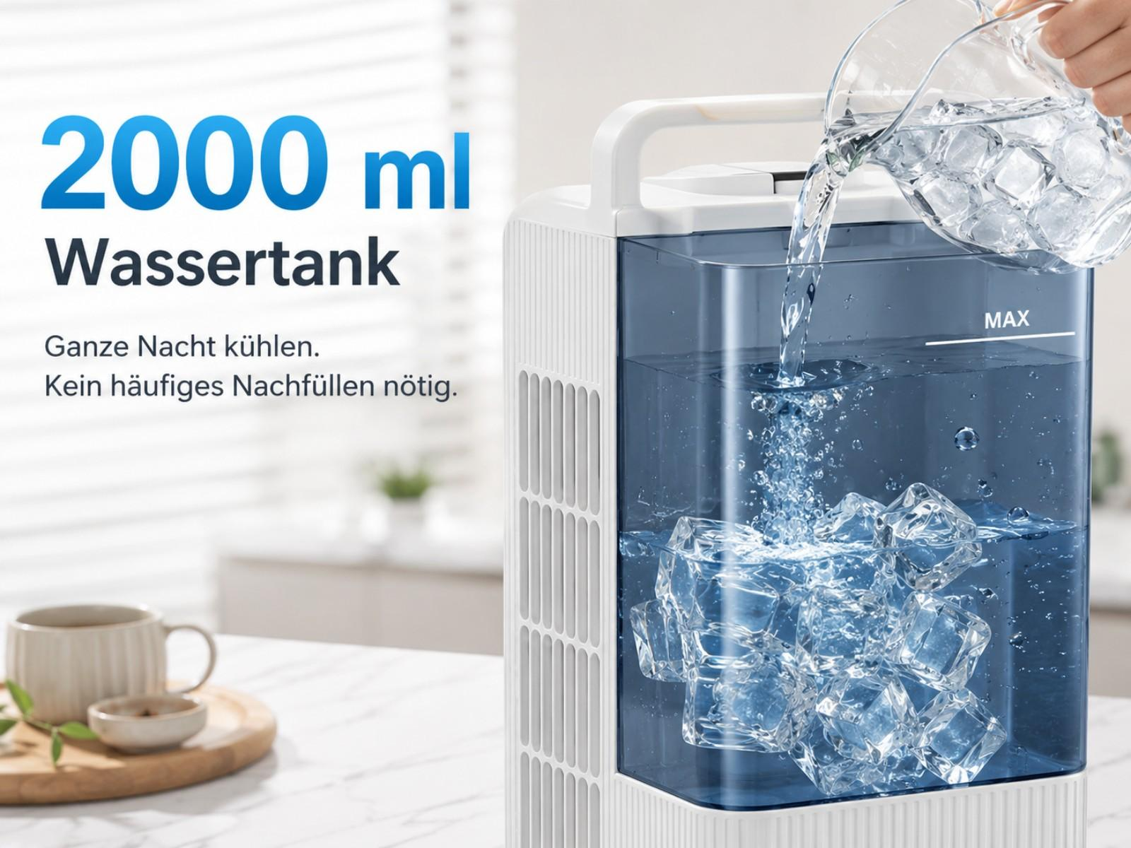 Wasser wird in einen 2000 ml Tank mit Eiswürfeln gegossen.