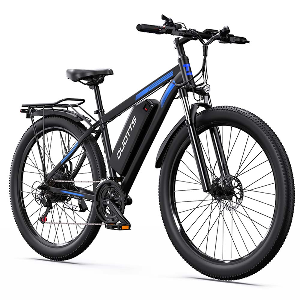 Bicicletta elettrica nera con accenti blu, portapacchi e pneumatici spessi.