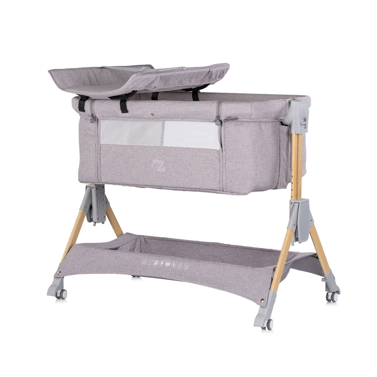 Ein graues Beistellbett für Babys mit Wickelauflage oben und einem unteren Ablagefach.