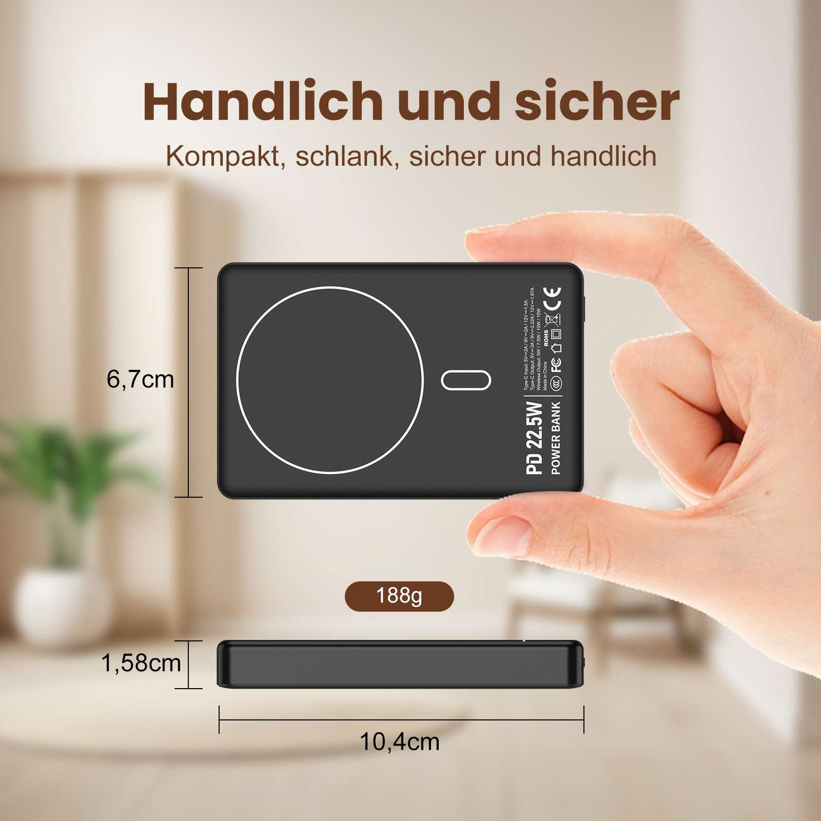 Schwarzes Ladegerät wird von Fingern gehalten. Maße: 10,4x6,7x1,58cm. Gewicht 188g.