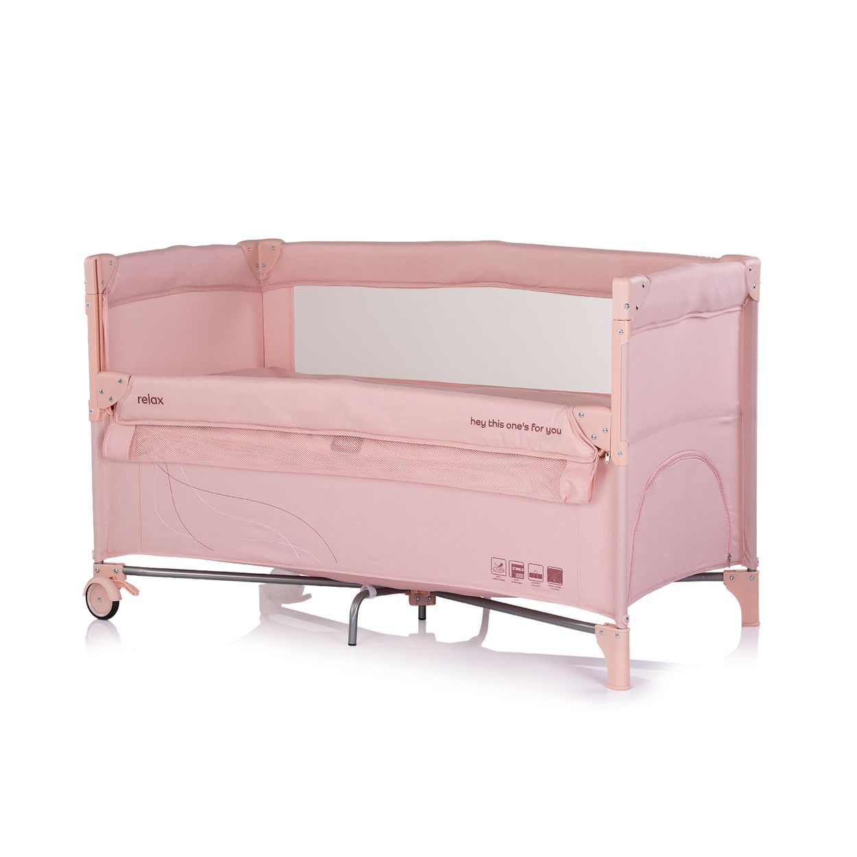 Ein rosafarbener Kinderwagen mit Rädern und einem Netzfenster.
