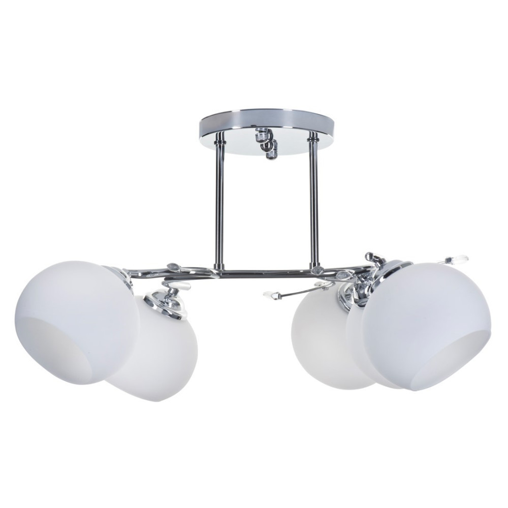 Una lampada da soffitto moderna con quattro paralumi sferici bianchi e accenti cromati.