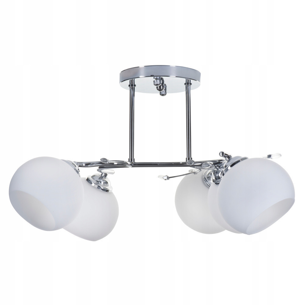 Una lampada da soffitto lucida con quattro lampade a globo bianche e dettagli cromati.