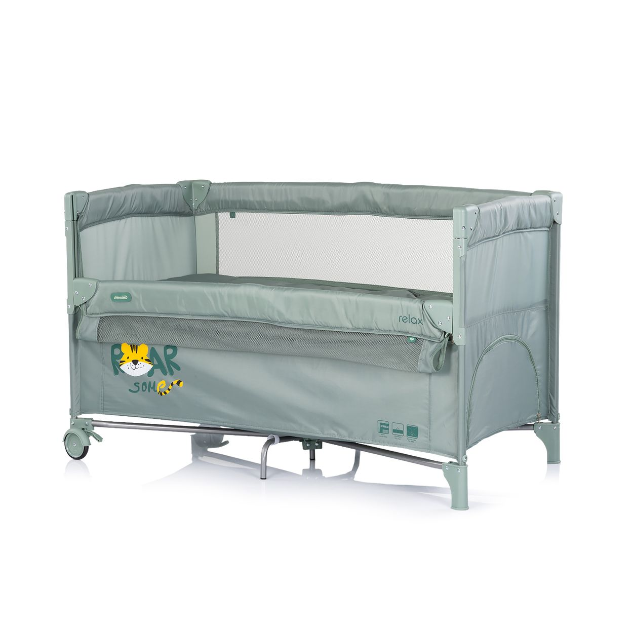 Ein hellgrüner Reisekinderwagen mit Tiger-Aufdruck und Rädern.