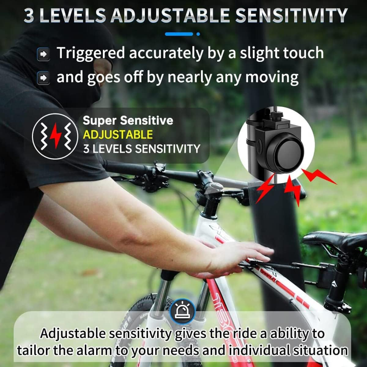 Ein Mann mit schwarzer Maske hält ein Fahrrad. Ein Alarmgerät ist angebracht.