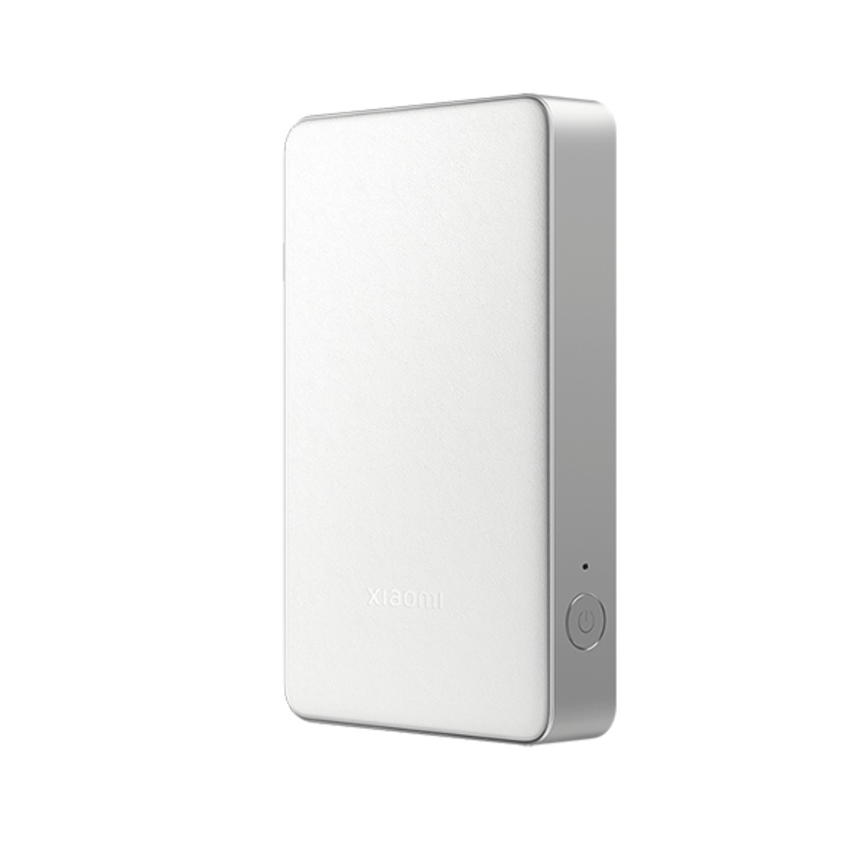 Un banco de energía Xiaomi blanco con borde plateado y botón de encendido.