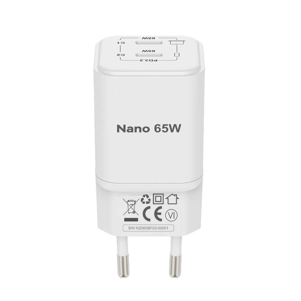 Ein weißer Nano 65W USB-C-Ladegerät mit zwei Anschlüssen und EU-Stecker.