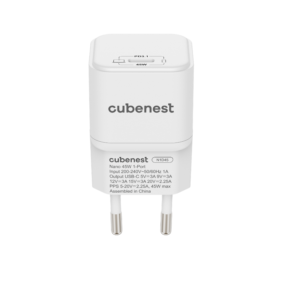 Ein weißer 45W Cubenest USB-C-Ladegerät mit zwei Pins und PD 3.1.