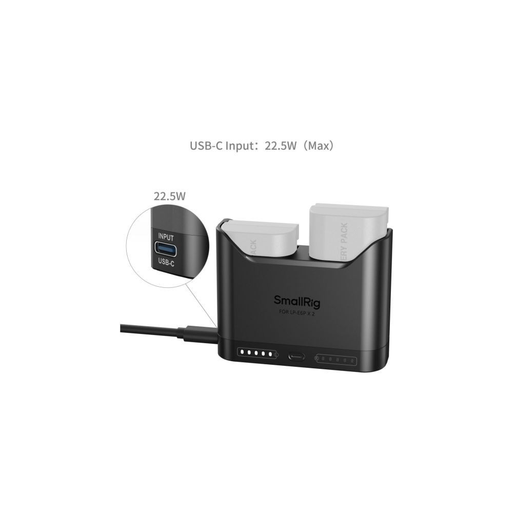 SmallRig lader met USB-C-ingang, twee batterijen en laadindicatoren.