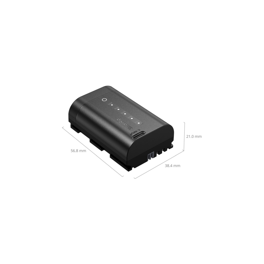 Zwarte batterij met afmetingen 56,8x38,4x21,0 mm en laadindicator.